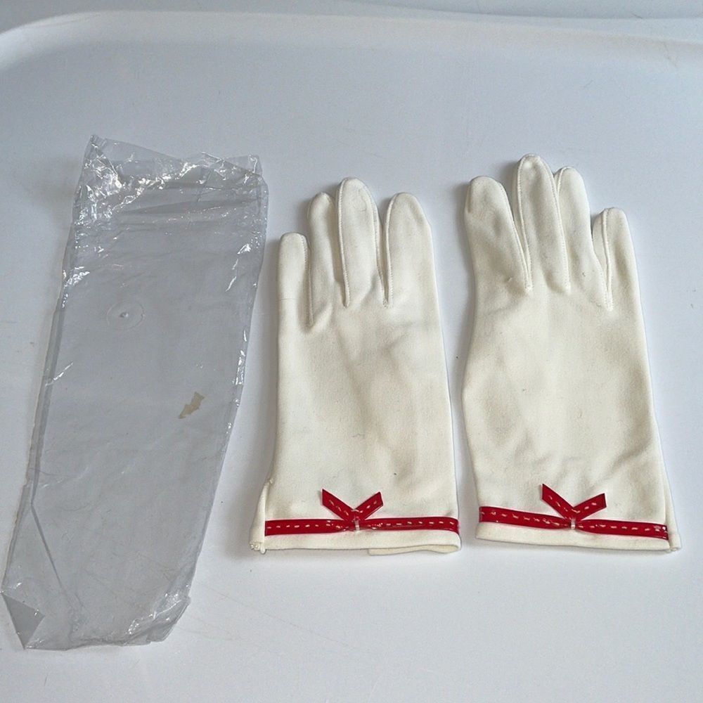 Vtg new in packaging Miss Aris white nylon gloves with red plastic ribbon & bow